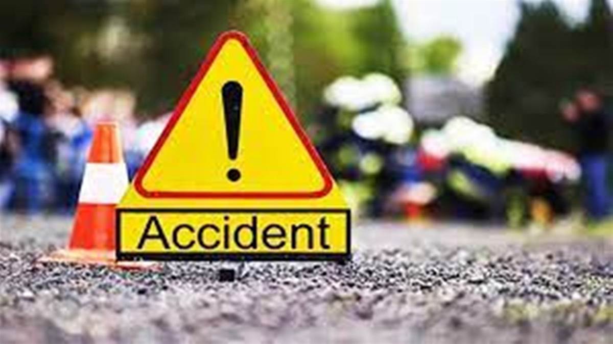 Gwalior Accident News: ग्वालियर में तेज रफ्तार कार एजी पुल के पास पलटी