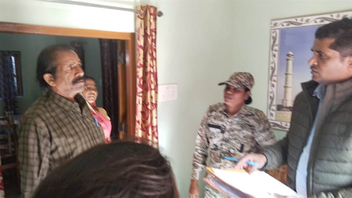 Bhanupratappur Bye Election 2022: झारखंड पुलिस की दबिश के बीच चुनाव कार्यालय पहुंचे भाजपा प्रत्‍याशी ब्रम्हानंद नेताम, दिनभर चलता रहा लुकाछिपी का खेल