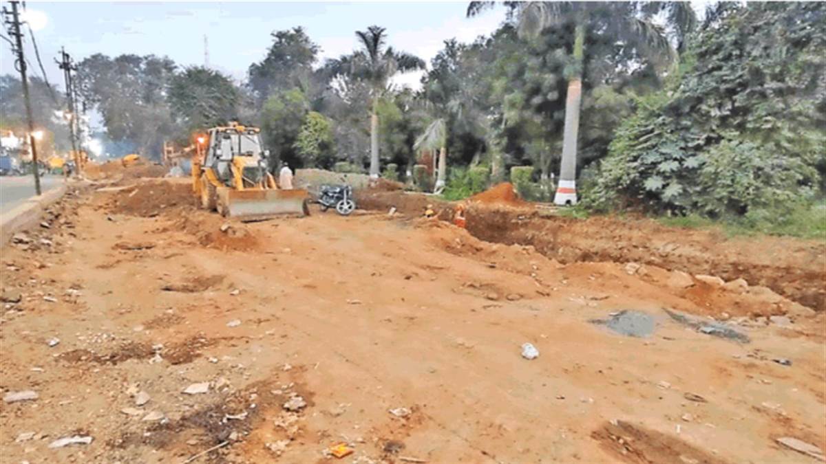 Gwalior Rajpayaga Road News: राजपायगा रोड की खुदाई का काम पूरा, कल से होगा डामरीकरण