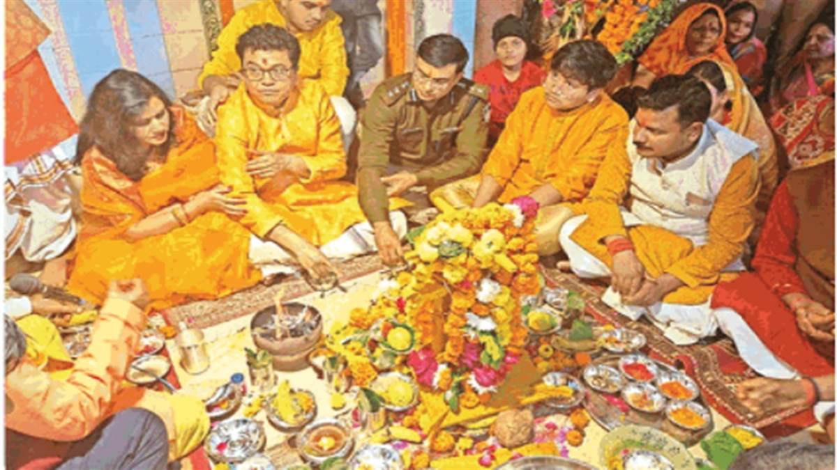 Ramraja Sarkar Vivah in Orchha: ओरछा में रामराजा सरकार की बारात निकलने से पहले ही युगल जोड़े ने मंदिर परिसर में की शादी