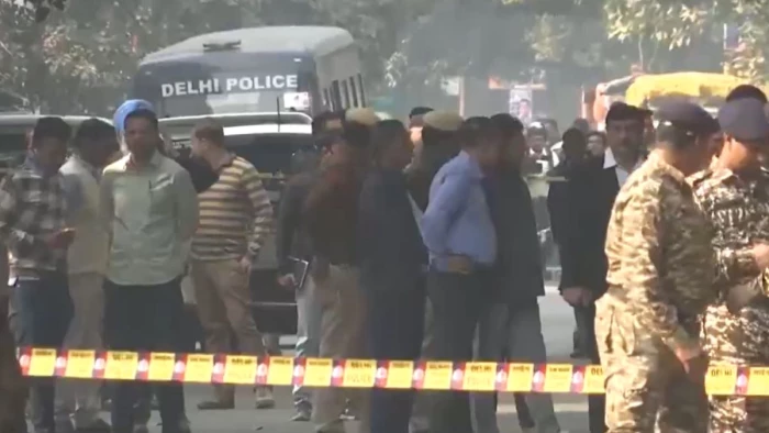 Delhi Blast: दिल्ली के प्रशांत विहार में ब्लास्ट, 1 शख्स घायल... जांच में जुटी पुलिस, मौके पर मिला सफेद पाउडर