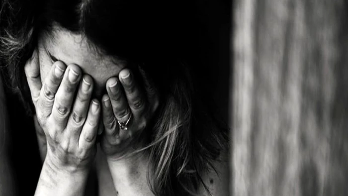 Chhattisgarh: महिला को घर में अकेला देख दरिंदे की बिगड़ी नीयत, बनाया हवस का शिकार, फिर गला घाेंटकर ले ली जान