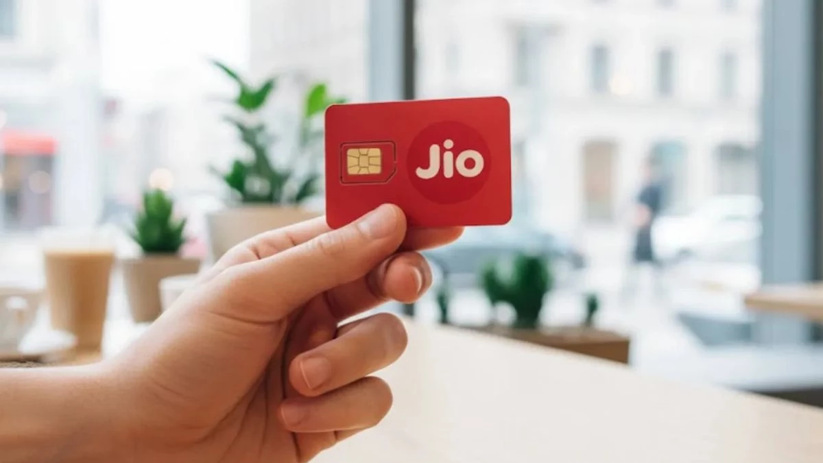 Jio सिर्फ इतने रुपये में दे रहा डेली 1 GB डेटा, अनलिमिटेड कॉलिंग और रोज 100 SMS भी