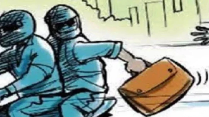 महू में बैंक से 10 लाख रुपये लेकर निकले शराब दुकान कर्मचारी से लूट