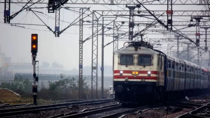 Indian Railways: वैष्णो देवी, हरिद्वार जाने वाली ट्रेनों में लंबी वेटिंग… IRCTC की वेबसाइट भी कर रही परेशान