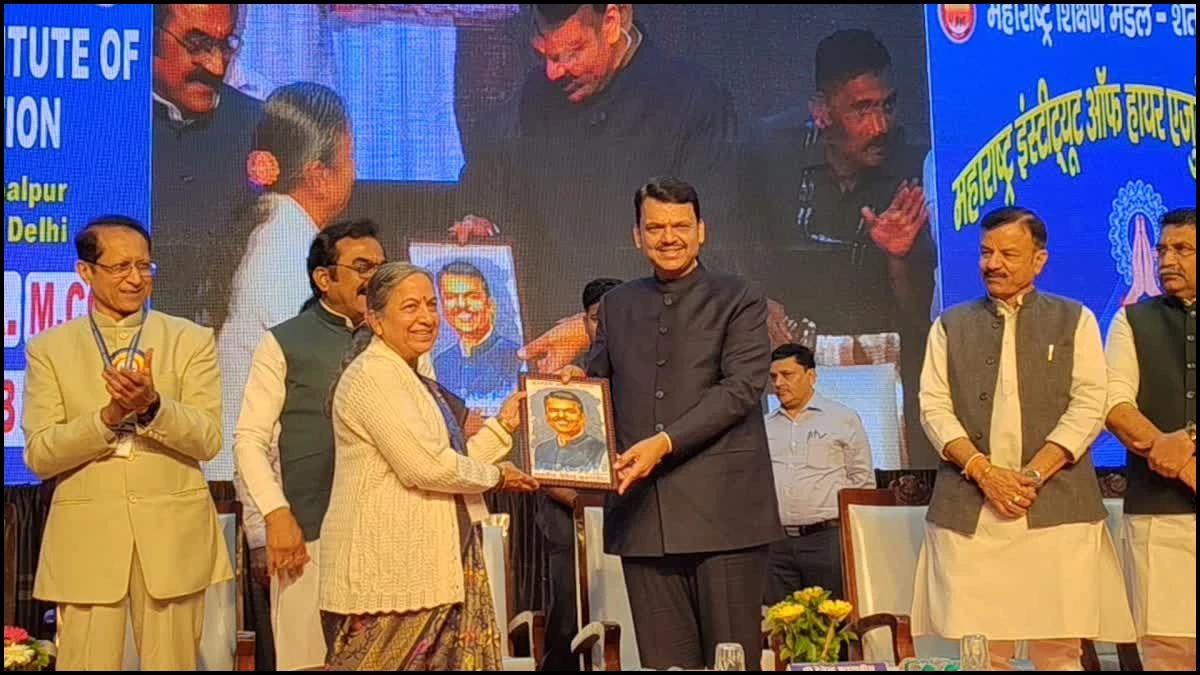 जबलपुर पहुंचे देवेंद्र फडणवीस, महाराष्ट्र शिक्षण मंडल के 100 साल पूरे, बोले- विरासत संजोने वाला समाज ही बढ़ता है आगे