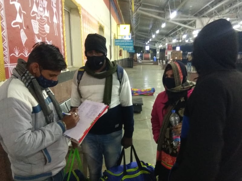 जबलपुर रेलवे: रेलवे स्‍टेशनों में कोरोना वायरस को रोकने रात में भी कान्टेक्ट ट्रेसिंग