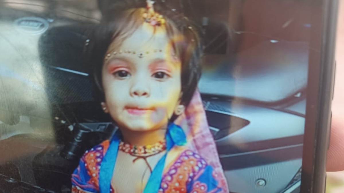 Indore Crime News: खेलते-खेलते गर्म पानी की बाल्टी में गिरी  तीन साल की बच्ची, मौत
