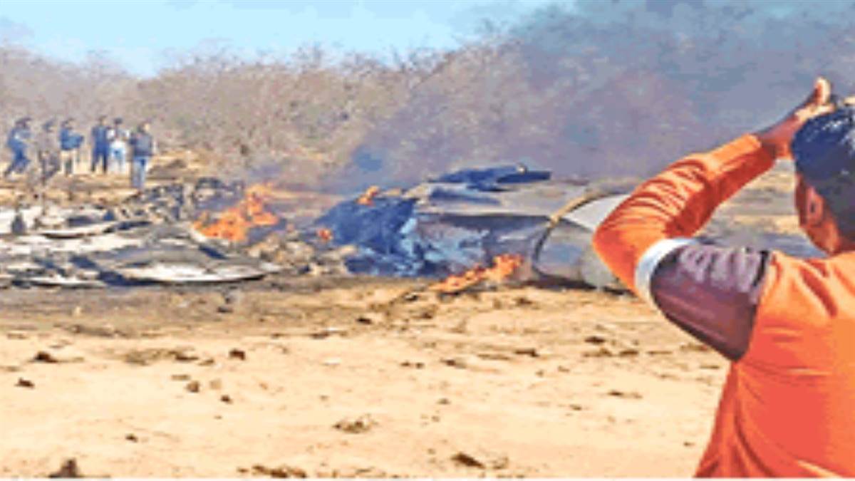 Fighter Plane Crash in Morena: 90 किलोमीटर तक बिना पायलट के ही उड़ता रहा सुखोई-30