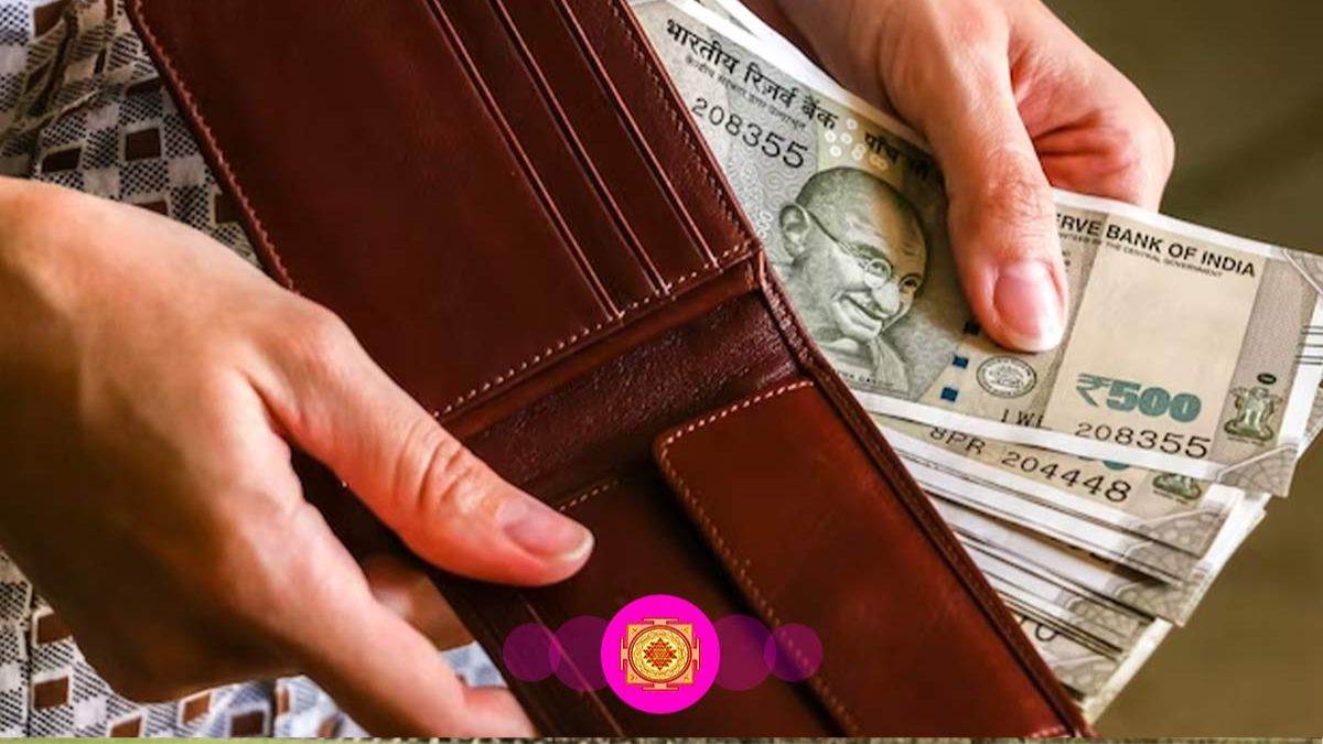Best Vastu Tips Wallet And Money - Amar Ujala Hindi News Live - Vastu Tips  For Wallet :इस उपाय से प्रसन्न होंगी माता लक्ष्मी, हमेशा रुपयों से भरा  रहेगा पर्स