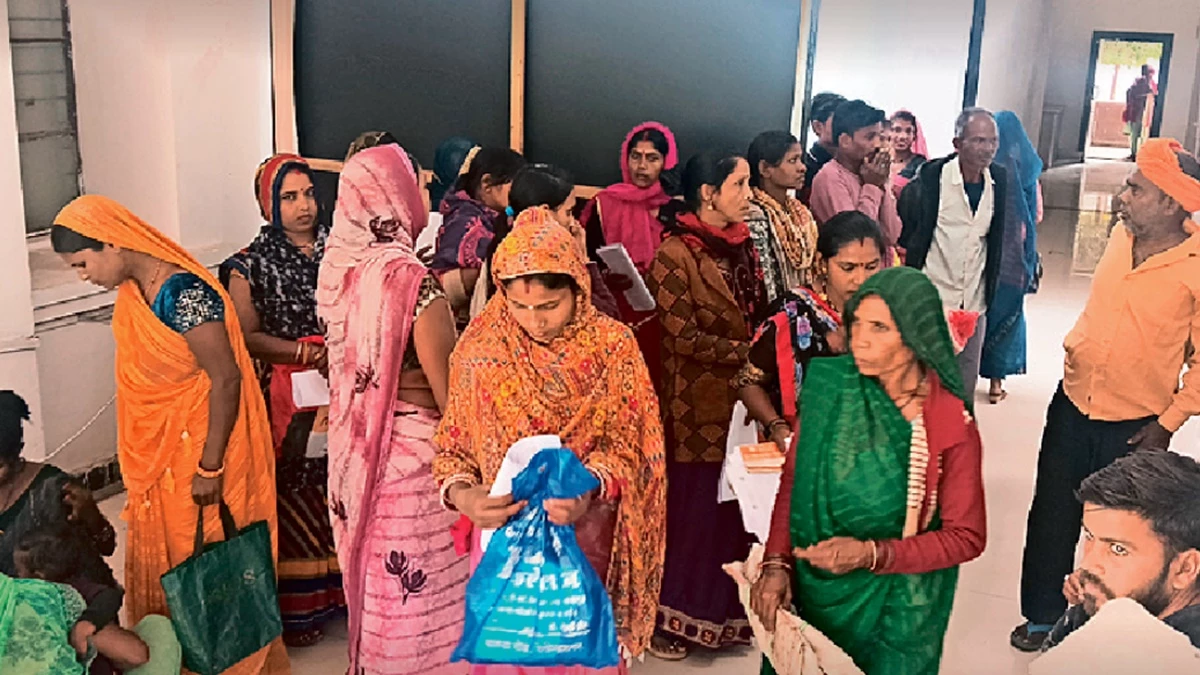 कटनी में फैली अफवाह- फिर भरे जा रहे हैं लाड़ली बहना योजना के फार्म, कलेक्टर ऑफिस में रोज लग रही महिलाओं की भीड़