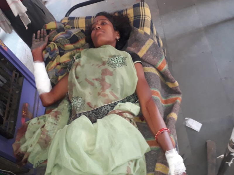 Raisen news: शराब के लिए पैसे नहीं दिए तो पत्नी पर कुल्हाड़ी से किया हमला, लोगों ने आरोपित को पेड़ से बांधा