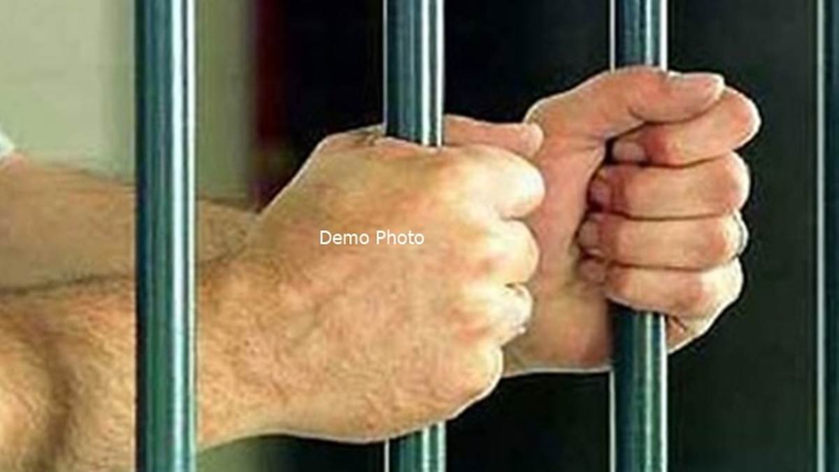 रायपुर कोर्ट में पेशी के लिए आया विचाराधीन कैदी आरक्षकों को चकमा देकर फरार, दो महीने पहले हुआ था गिरफ्तार