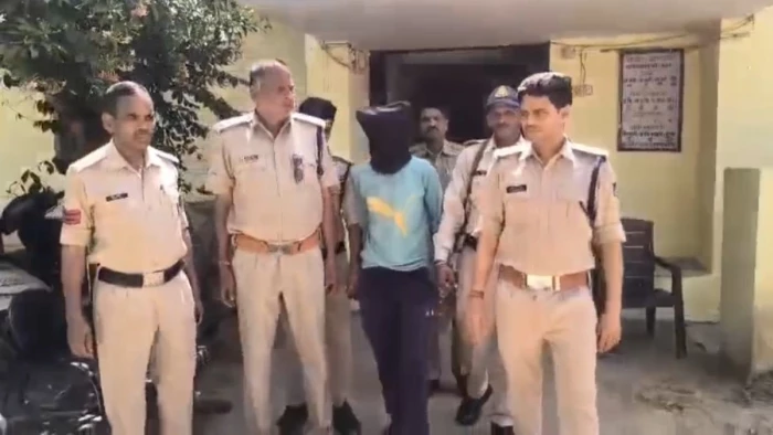 इंसानियत शर्मसार, दतिया में चॉकलेट-आइसक्रीम का लालच देकर दो मासूम बच्चियों से दरिंदगी, आरोपी गिरफ्तार