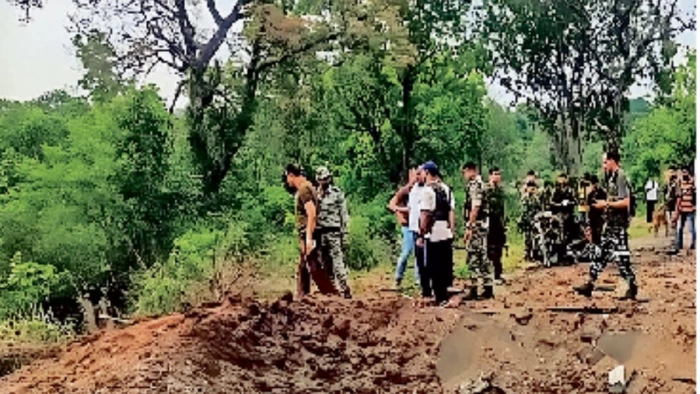 बंदूकें थमीं पर जमीन में दबे आइईडी से अब भी जंग, साल 2001 से 2026 तक आइईडी ब्लास्ट की 1,277 घटनाएं हुई हैं दर्ज