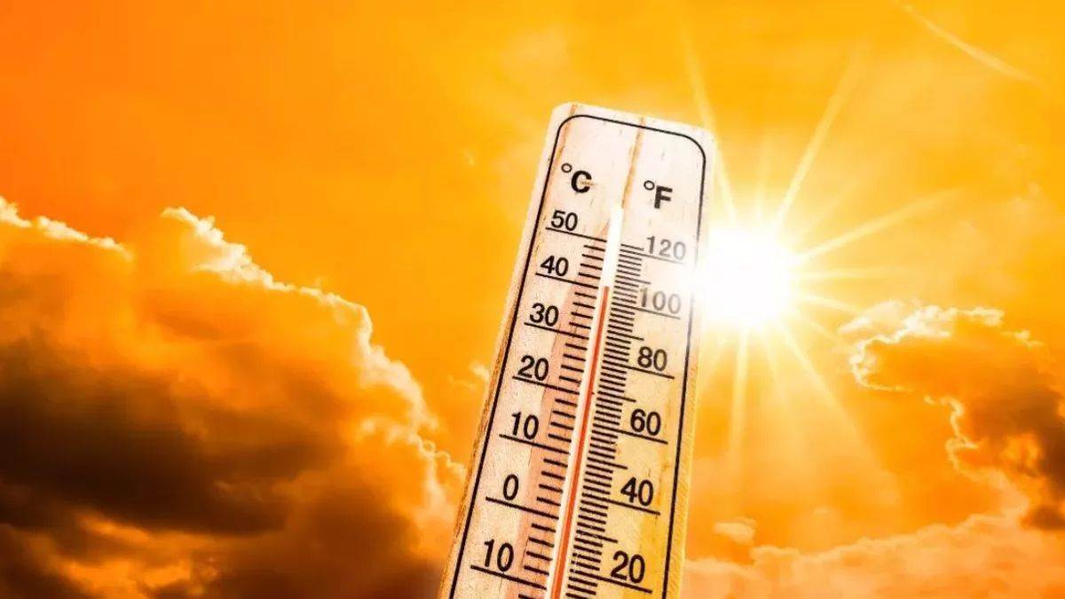 Weather Alert: बेंगलुरु में इतिहास का दूसरा सबसे गर्म दिन, इन राज्यों में हीटवेव का रेड अलर्ट जारी