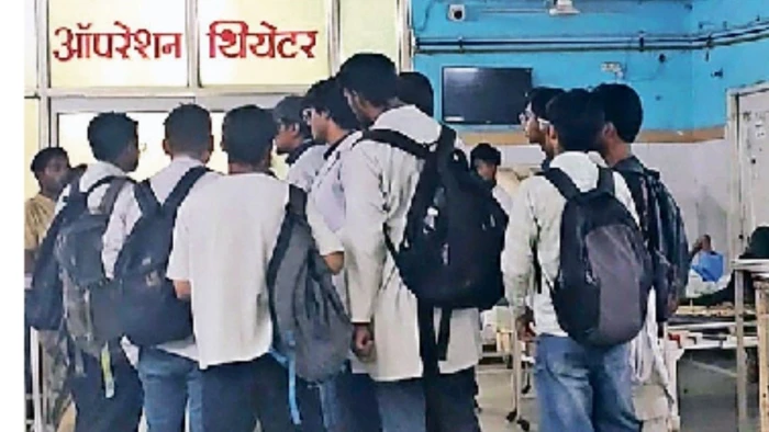 मेडिकल कॉलेज में छात्रा अभद्र टिप्पणी का विरोध करने पर लोहे की रोड से फोड़ा सिर, पांच छात्र सस्पेंड