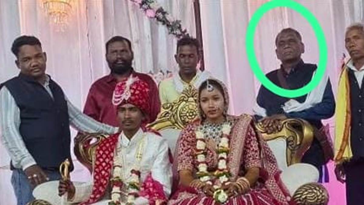 शहडोल में विदाई की रस्म के बीच दूल्हे के पिता की नाचते समय गिरने से मौत,ससुर के शव के साथ दुल्हन रोते हुए पहुंची ससुराल