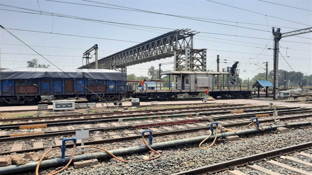 बिलासपुर जोनल स्टेशन में अधूरा रह गया ब्रिज, करना होगा इंतजार
