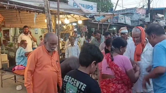 अतिक्रमण हटाने पहुंची पुलिस को जूस सेंटर संचालक ने दी 'वर्दी उतरवाने' की धमकी, ऊर्जा मंत्री ने कराया राजीनामा
