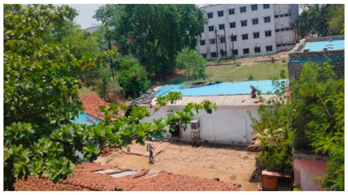 सरकारी जमीन पर कब्जे की शिकायत करने वाले पीड़ित को ही थमाया बेदखली नोटिस, पीड़ित ने उठाया सवाल