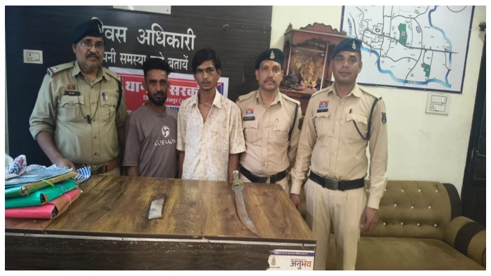 बिलासपुर में आतंक मचाने वाले दो बदमाश गिरफ्तार, सरकंडा पुलिस ने जब्त की धारदार तलवार और चापड़