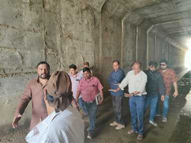 शिकायत के बाद खरियार रोड निरीक्षण करने पहुंचे रेलवे के उच्च अधिकारी