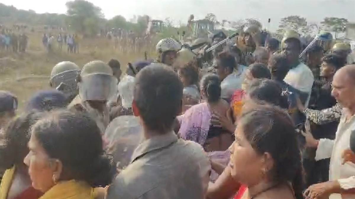 छत्तीसगढ़ में विधायक कॉलोनी के लिए हटाए गए कब्जे, नकटी गांव में तनाव, 4000 पुलिसकर्मी तैनात