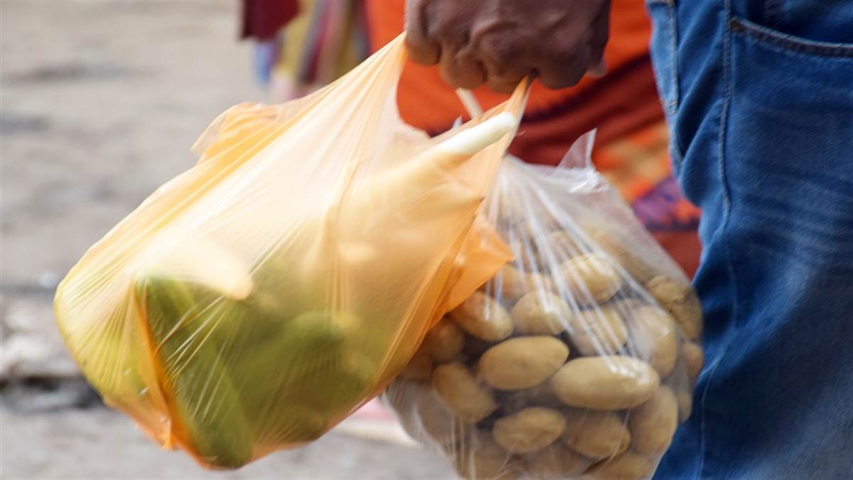 रायपुर में गुजरात और महाराष्ट्र से आ रहा सिंगल यूज प्लास्टिक, ट्रांसपोर्ट कंपनियों की नहीं हो रही जांच