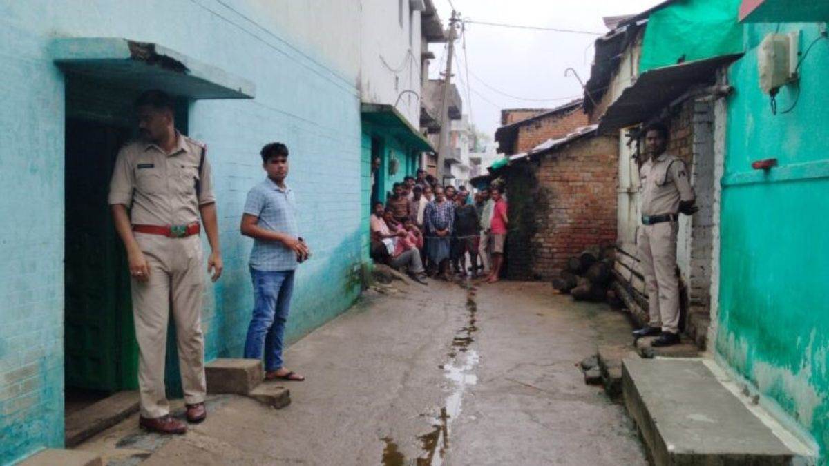 Chhattisgarh: घर में मिली मां-बेटी की अधजली लाश… हत्या के बाद जलाने की कोशिश, बलौदा बाजार की घटना