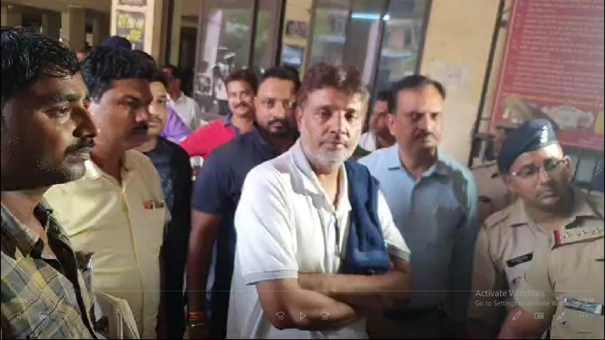 ओवरटाइम भुगतान घोटाले में EOW की बड़ी कार्रवाई, शराब कारोबारी अनवर ढेबर के करीबियों के 3 ठिकानों पर छापा