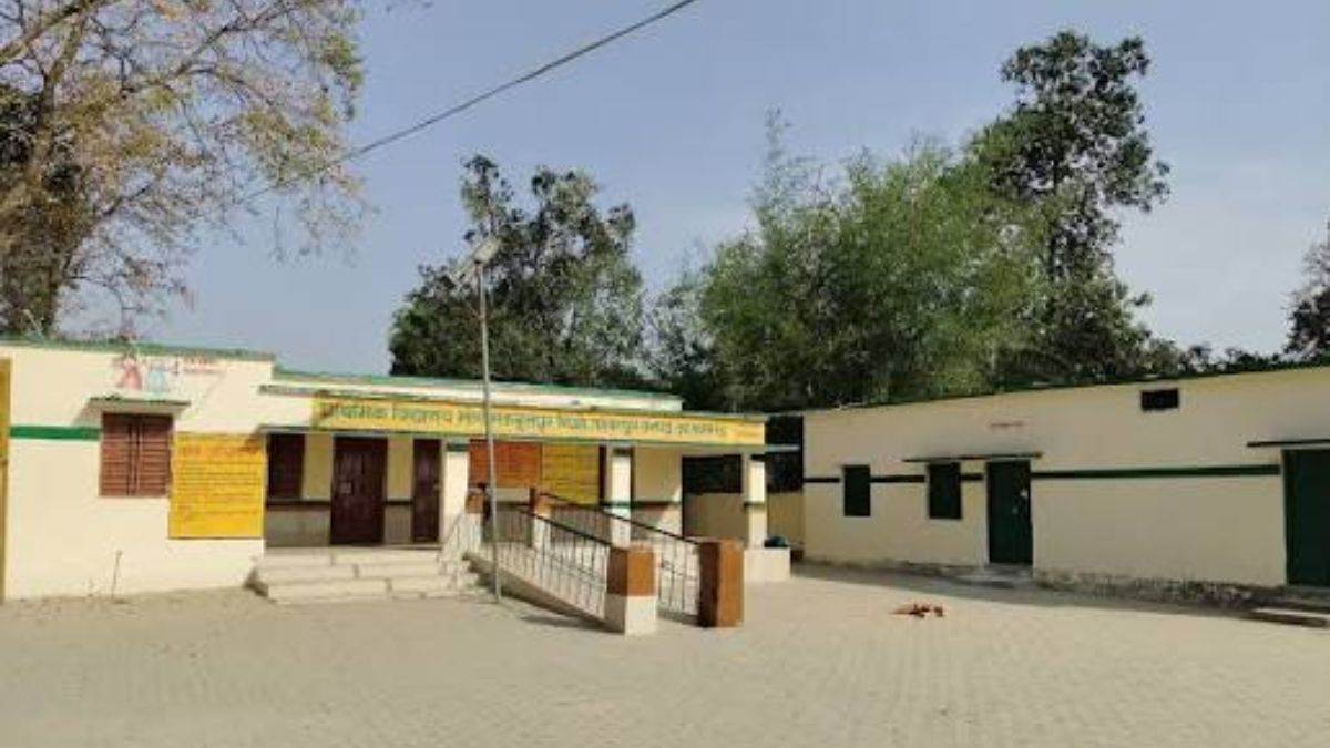 यूपी में प्राथमिक विद्यालय बंद नहीं होंगे, कम नामांकन वाले स्कूलों का होगा विलय