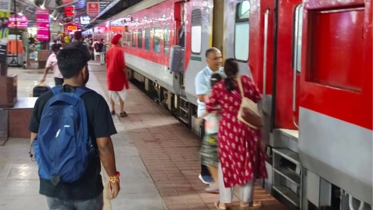 Avantika Express: 10 घंटे देरी से इंदौर पहुंची अवंतिका एक्सप्रेस, यात्री होते रहे परेशान