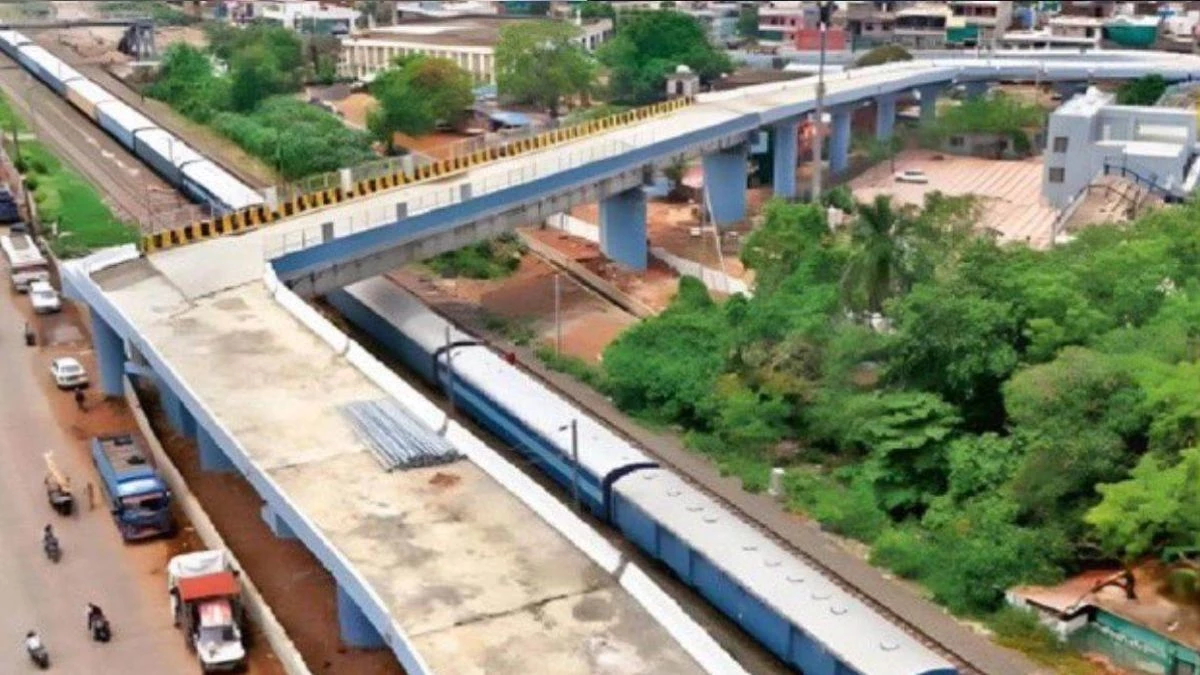90 डिग्री के 'अंधे मोड़' के बाद भरोसा खो बैठे MP के PWD इंजीनियर, रेलवे खुद फाइनल करेगा डिजाइन