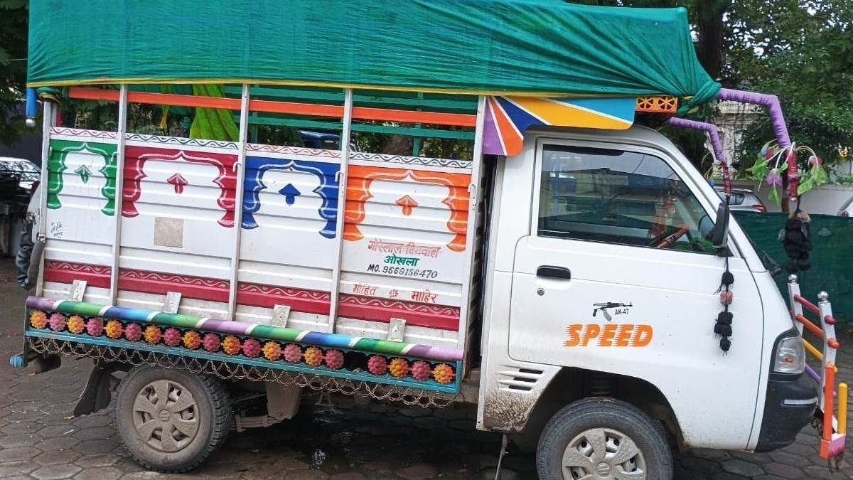 इंदौर में लोडिंग वाहन में ड्राइवर सीट के नीचे से 21 किलो गांजा जब्त