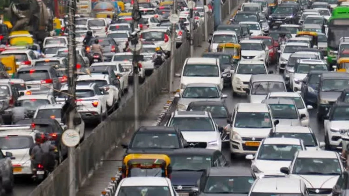 20 साल पुराने वाहन मालिकों को राहत, इतने पैसे देकर करा सकेंगे री-रजिस्ट्रेशन, MoRTH ने जारी किया नोटिफिकेशन