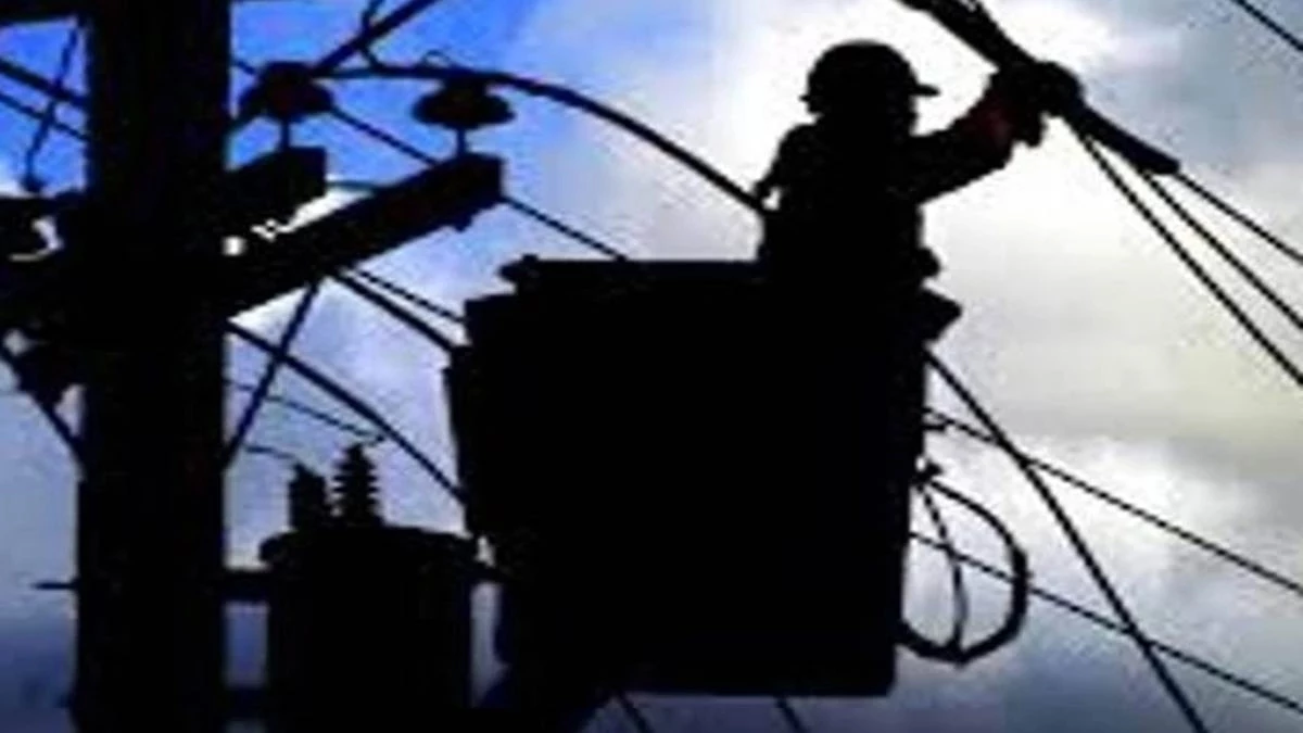 MP: अवकाश पर काम कर रहे आउटसोर्स बिजली कर्मचारी, दीपावली पर तीन दिन रहेंगे अवकाश पर