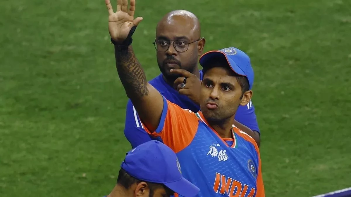 IND vs PAK: 'मैच फीस सेना के नाम करता हूं...', Suryakumar Yadav ने ट्रॉफी के साथ भारतीयों का दिल भी जीता