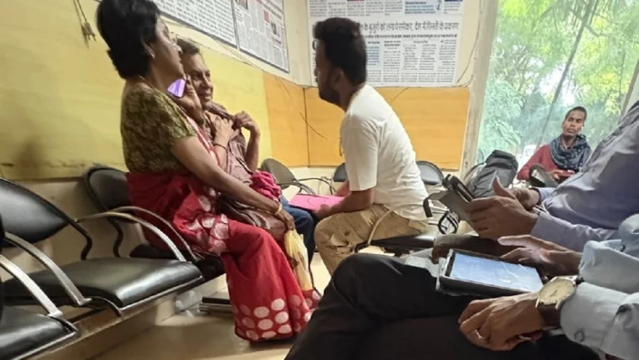 सीजीपीएससी घोटाले के आरोपी टामन सोनवानी की हथकड़ी खोली, परिजनों ने लड्डू खिलाए, गार्ड बर्खास्त