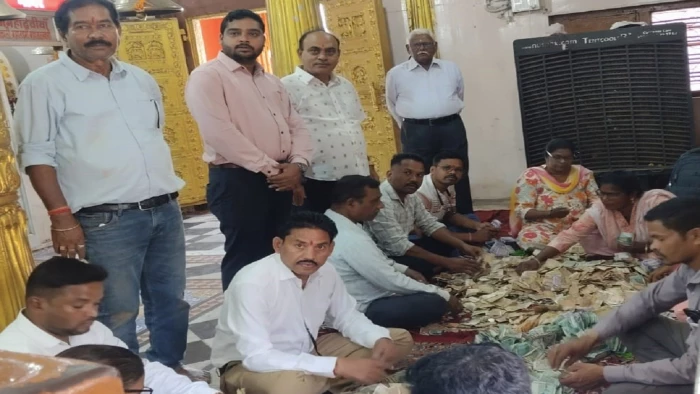 जगदलपुर में मां दंतेश्वरी मंदिर की दानपेटी से निकले 12 लाख रुपये, गहने और मन्नतों भरे मार्मिक पत्र