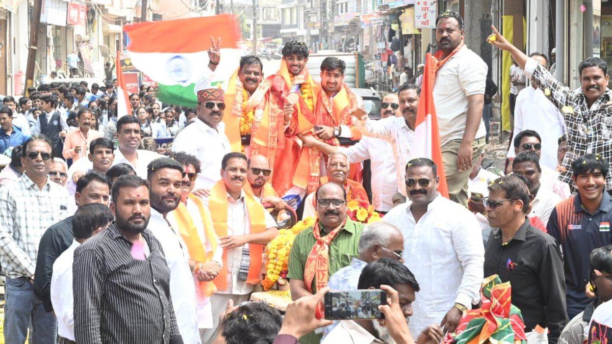 एशियन गेम्स में जीता मेडल मेरा नहीं मेरे देश का, जापान से लौटे देवास के सॉफ्ट...