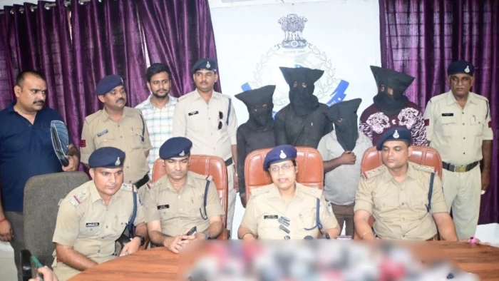 रीवा में गिरोह का पर्दाफाश, 57 किलो चंदन की लकड़ी बरामद; गिरफ्तार 4 शातिरों ने बताया चोरी का तरीका