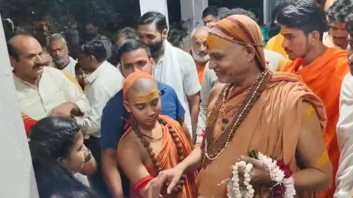 नरसिंहपुर में स्वामी अविमुक्तेश्वरानंद बोले- सनातन की बात करने वाले पहले गुरुओं का सम्मान करें