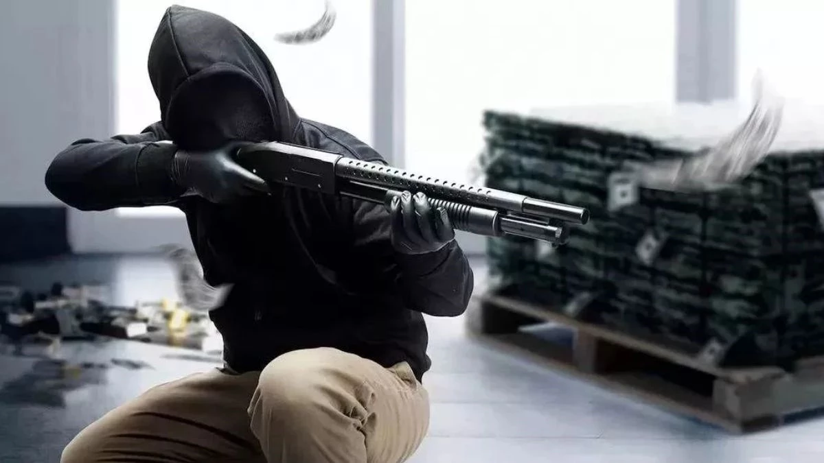 MP में रिटायर्ड बैंक मैनेजर के घर दिनदहाड़े चोरी, 45 मिनट तक मकान खंगालते रहे चोर, CCTV में कैद हुई घटना