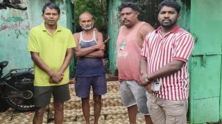 धमतरी के गंगरेल में नाव पलटी, ठेमली आइलैंड में फंसा रहा मछुआरा, वाॅटर एम्बुलेंस ने बचाया