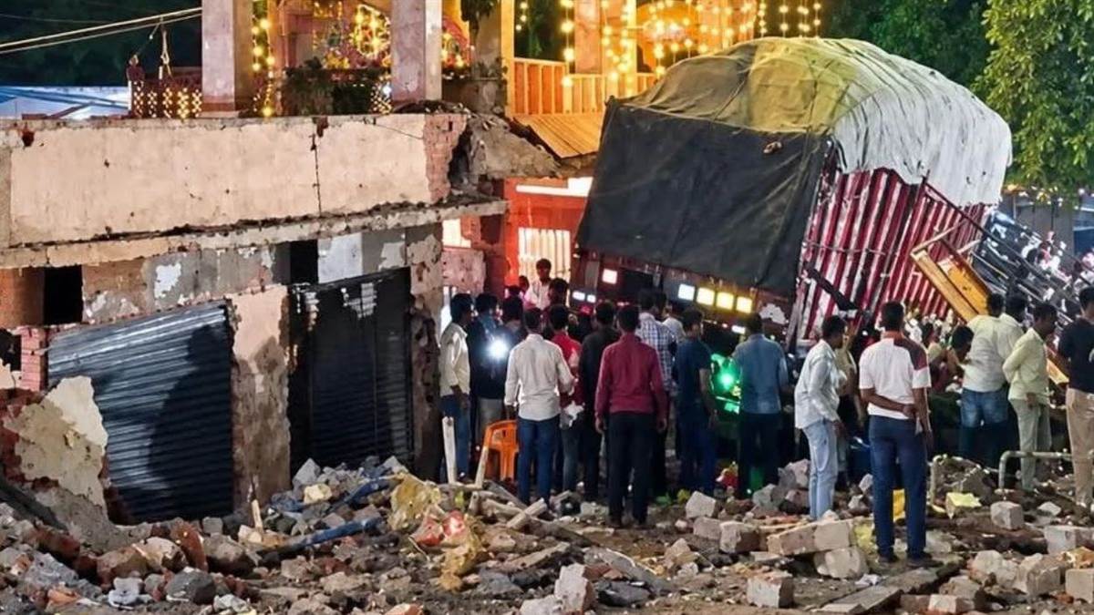 शीतला माता मंदिर हादसा: मजिस्ट्रियल जांच में आज से अधिकारियों के बयान शुरू, 40 अफसरों को थमाया नोटिस