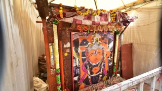 उज्जैन के प्राचीन खड़े हनुमान मंदिर में आधी रात पहुंची भोपाल की टीम, मूर्ति के बेस की गहराई जांची