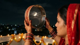 किसने रखा था सबसे पहले करवा चौथ का व्रत? जानिए मां पार्वती, देवियों के देवासुर संग्राम और पतिव्रता करवा से जुड़ी 5 पौराणिक कथाएं