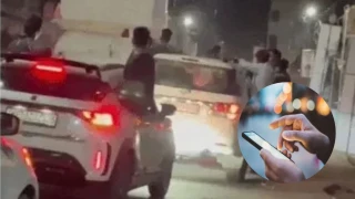 जबलपुर में चलती कारों से बाहर लटककर स्टंट, सोशल मीडिया पर वीडियो वायरल