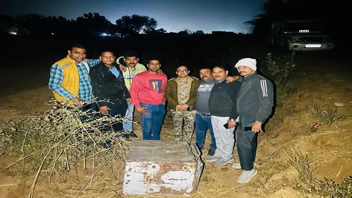 डबरा से उखाड़ी गई एटीएम मशीन दतिया के लरायटा में मिली, चोरों ने तोड़कर निकाल लिए 9 लाख रुपये